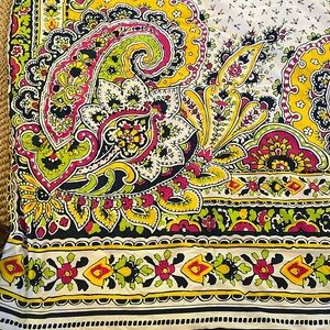 Idea Nuova floral and paisley cotton twin comforter. 66 by 86 inches